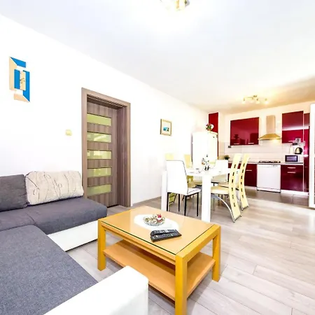 With 3 In Zadar, With Enclosed Garden And Wifi Apartment