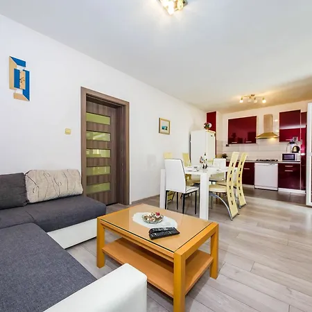 With 3 In Zadar, With Enclosed Garden And Wifi Apartman Zadar