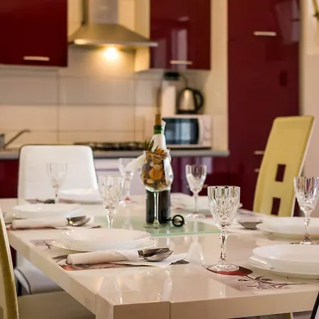 With 3 In Zadar, With Enclosed Garden And Wifi アパート *