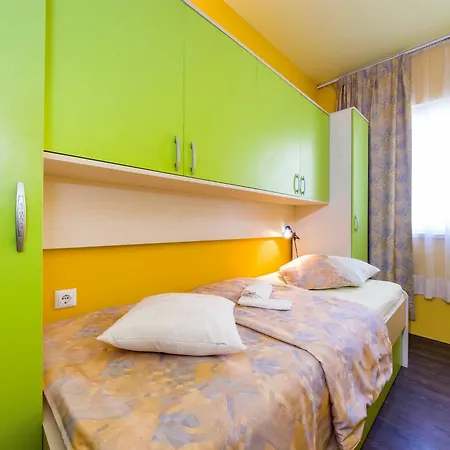 アパート With 3 In Zadar, With Enclosed Garden And Wifi